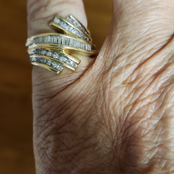 Elegant 14kt Gold With 42 Diamonds Totaling Over 2 Carats Women's Ring Sz 5.5 - Picture 2 of 5